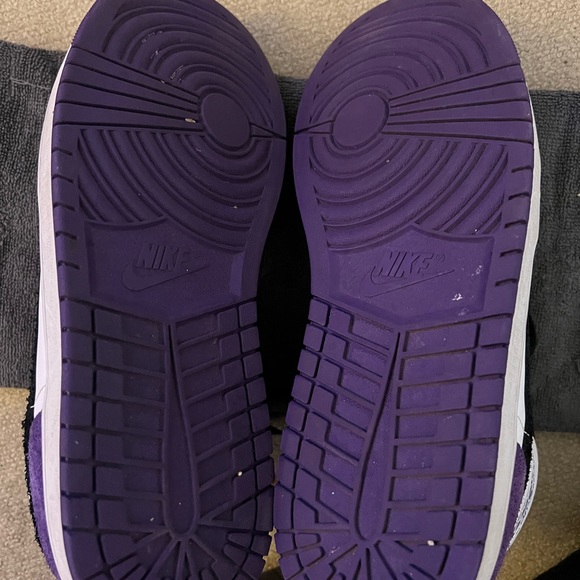 10.5 AIR JORDANS. Excellent Condition - Picture 3 of 4